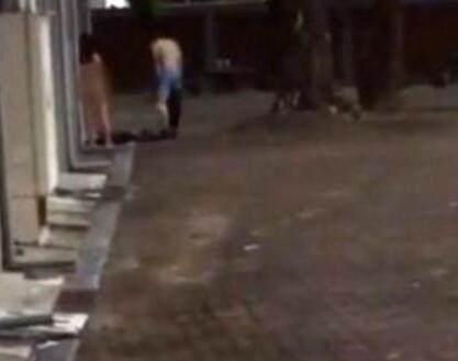 女生打男生光屁股视频,女生打男生光屁股视频引发热议