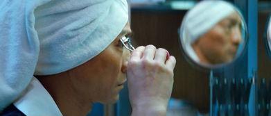 丝袜美脚夹着,演绎性感与优雅的极致诱惑