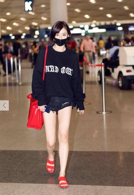 袁姗姗的丝袜美腿,性感魅力一触即发