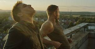 自由坠落免费观看,免费观看，探索极限冒险的视觉盛宴